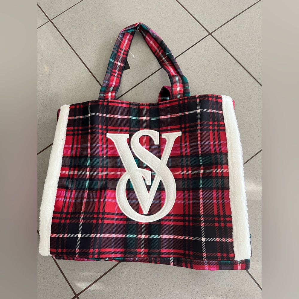 NWT VICTORIA SECRET RED CHRISTMAS PLAID FAUX FUR TOTE BAG